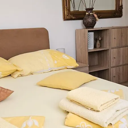 Roza 1 Apartment *