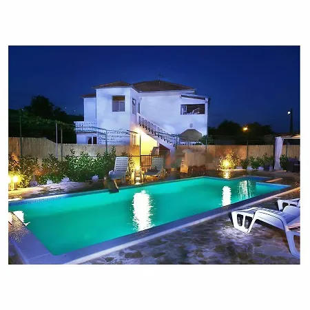 Roza 1 Apartment